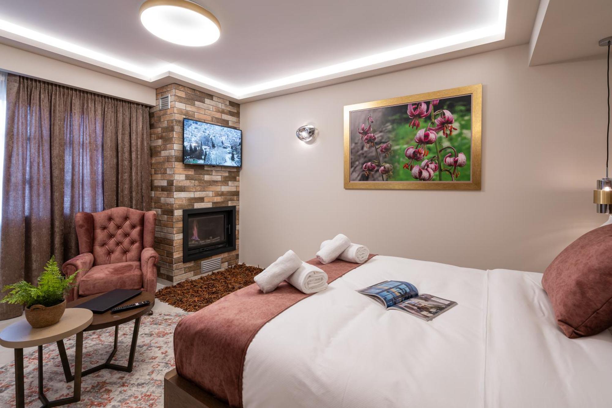 מצובון Floara Di Munte Forest Luxury Suites מראה חיצוני תמונה